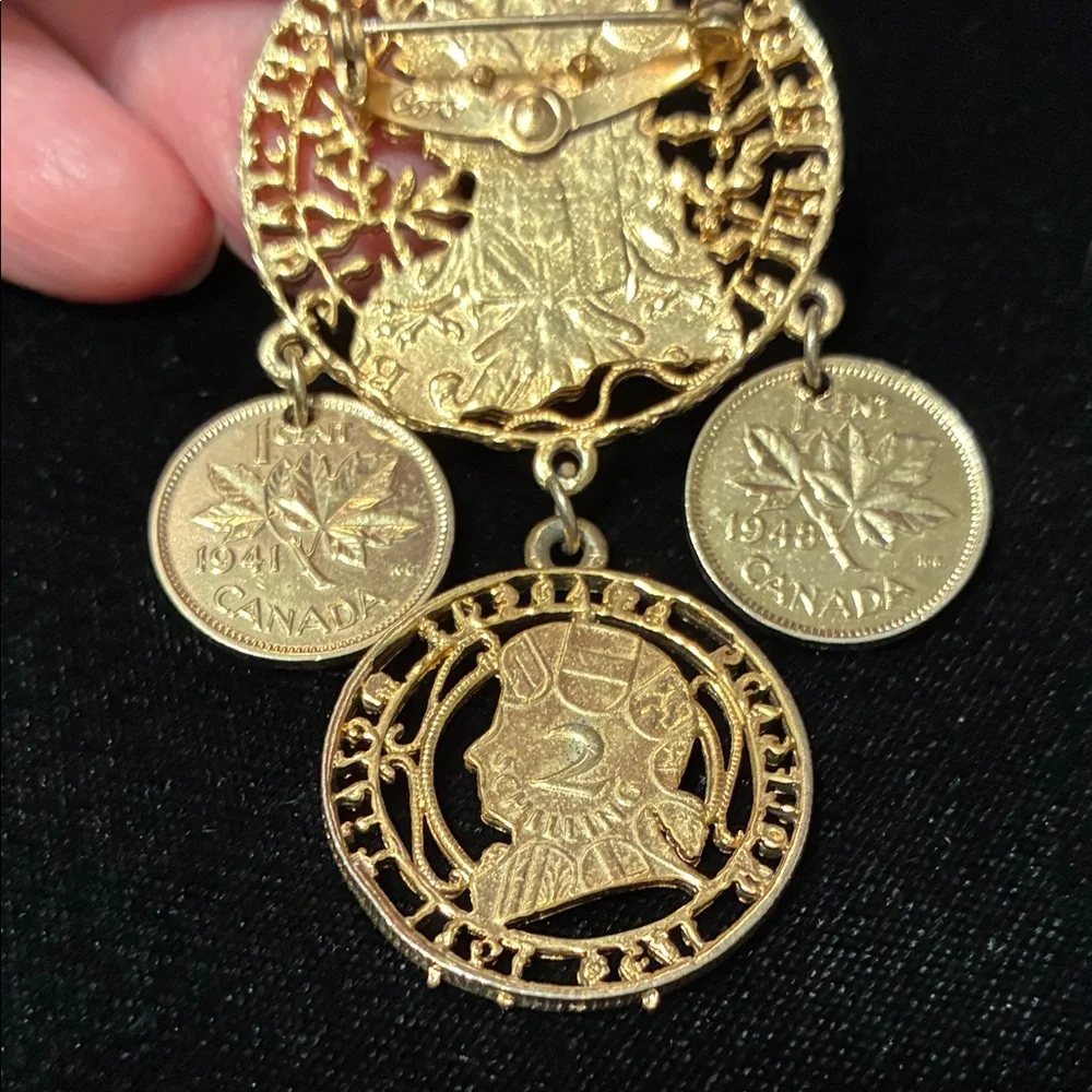 Elegant vintage Gold Coin Pendant Brooch